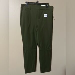 Old Navy Pixie. High Rise Olive Green Pants NWT size 14.